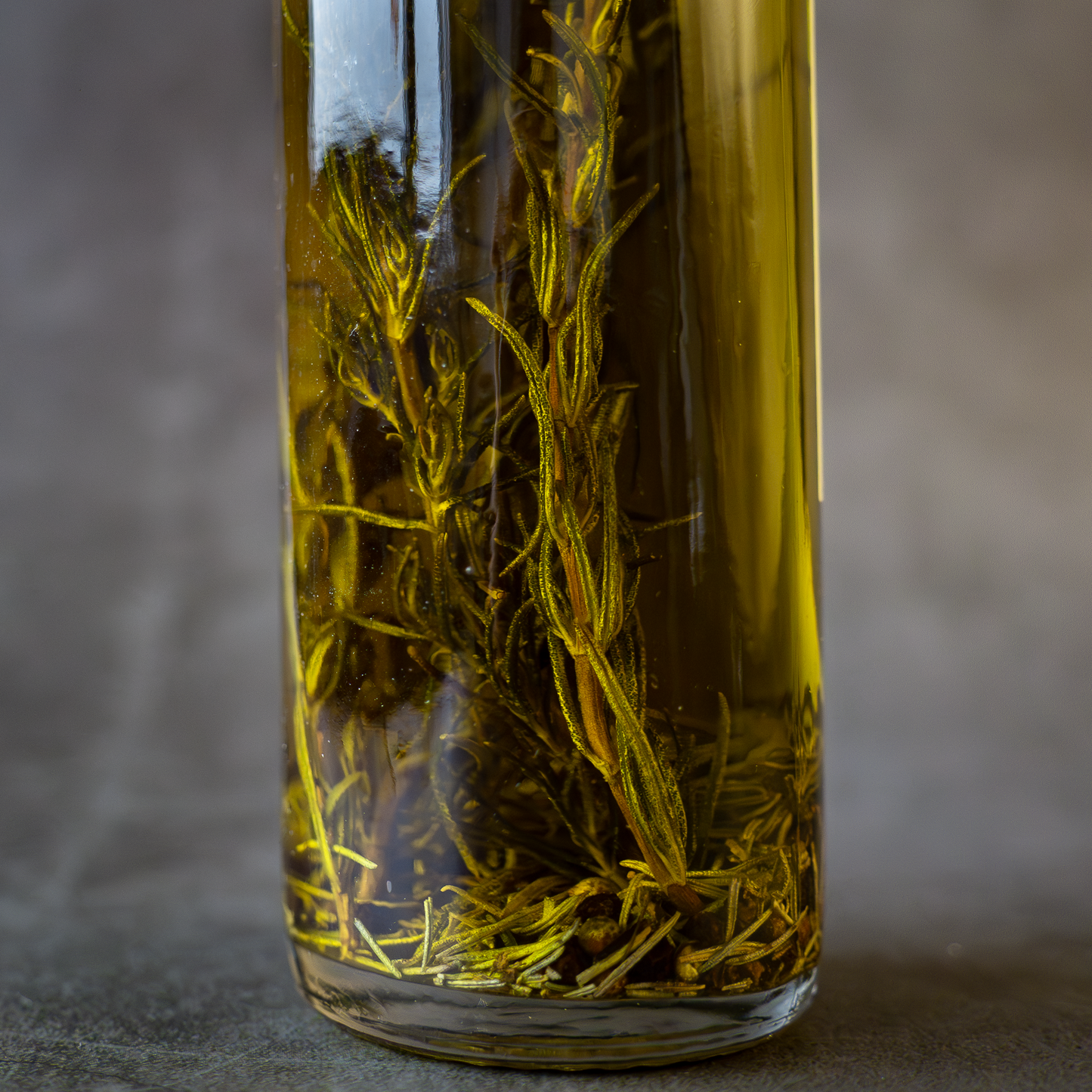 Agustín Fornós Arbequina mit Rosmarin & Pfeffer – Aromatisch & Feinwürzig