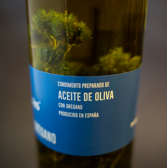 Agustín Fornós Arbequina mit Oregano 500 mL– Frisch & Aromatisch